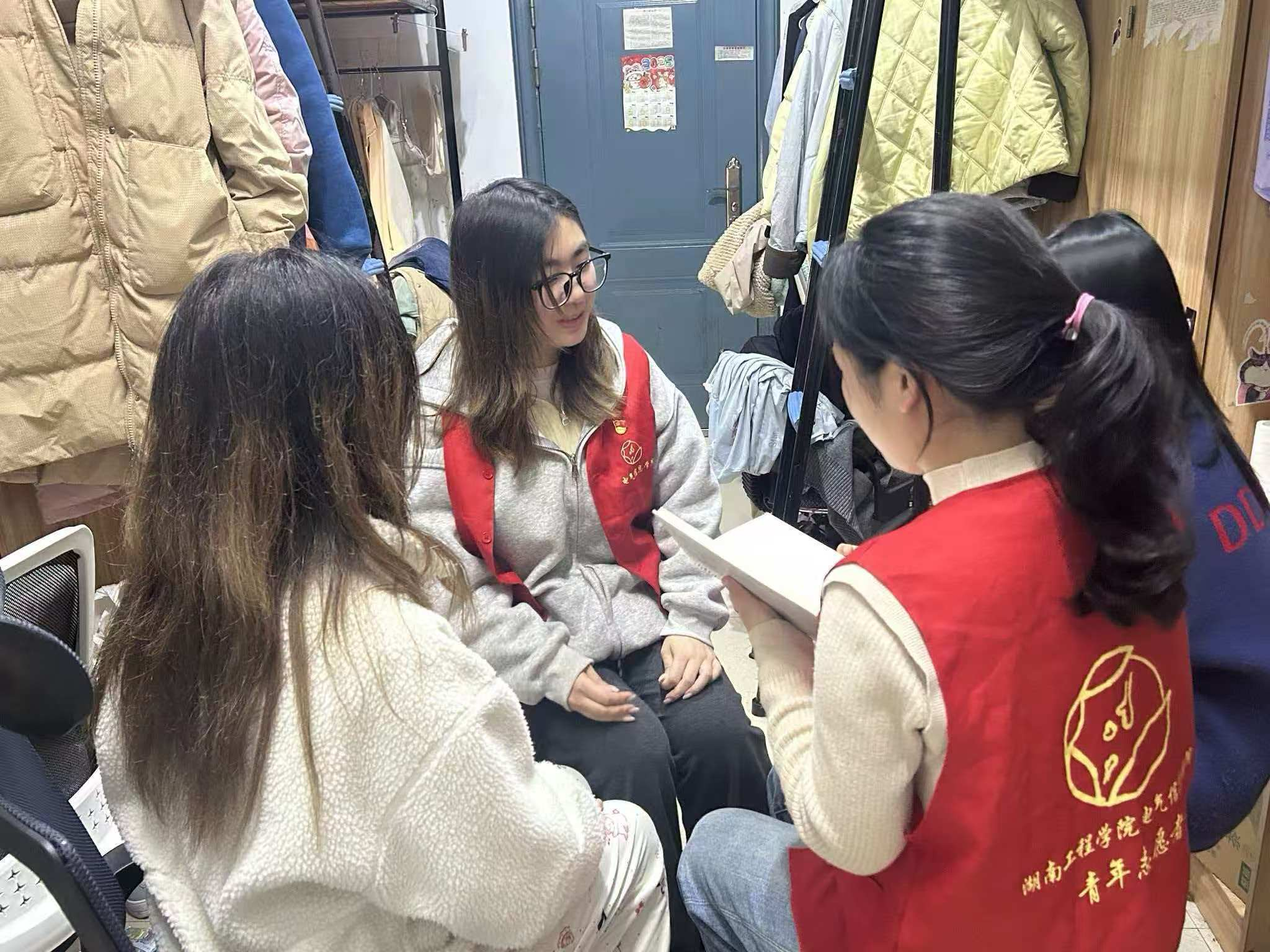 学院学生党支部开展暖心走访活动